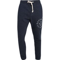 Superdry SURPLUS GOODS Spodnie treningowe abyss blue grit. Spodnie treningowe długie marki Superdry. Za 279.00 zł.