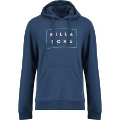 Billabong Bluza z kapturem deep blue. Bluzy z kapturem marki Billabong, l, z bawełny, z kapturem. W wyprzedaży za 242.10 zł.