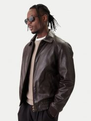 Guess Kurtka z imitacji skóry M6RL0A WJ260 Brązowy Regular Fit. Brązowe kurtki Guess, m, z aplikacjami, ze skóry, bez kaptura. Za 799.99 zł.