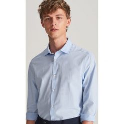 Koszula slim fit z drobnym nadrukiem - Niebieski. Koszule Reserved. Za 99.99 zł.