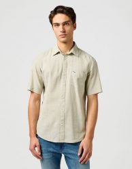 MESKA KOSZULA WRANGLER SS 1 PKT SHIRT TEA 112362730. Koszule Wrangler, m, bez wzorów, bez kołnierzyka, bez ramiączek. Za 149.99 zł.