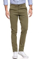 WRANGLER SPODNIE MĘSKIE CHINO DUFFLEBAG GREEN W16LHB15U 112127309. Zielone eleganckie spodnie Wrangler, l, z materiału. W wyprzedaży za 89.99 zł.