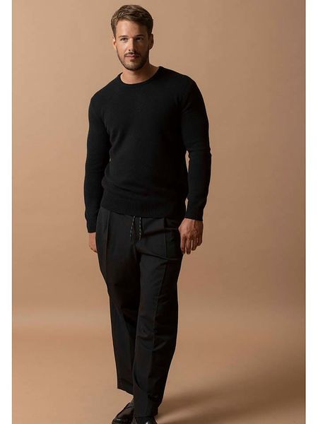 Perfect Cashmere Kaszmirowy sweter "Eden" w kolorze czarnym rozmiar: M. Czarne swetry nierozpinane Perfect Cashmere, m, bez wzorów, z kaszmiru, bez kołnierzyka, bez ramiączek. Za 638.45 zł.