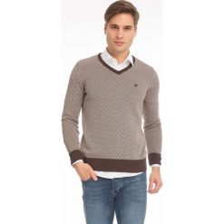 Sweter w kolorze brązowym. Brązowe swetry nierozpinane Denim Culture, l, bez wzorów, z bawełny, bez kołnierzyka, bez ramiączek. W wyprzedaży za 139.95 zł.