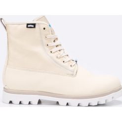 Native - Buty Johnny. Białe botki sznurowane Native, bez wzorów, z materiału, z okrągłym noskiem, bez obcasa, bez zapięcia. W wyprzedaży za 399.90 zł.