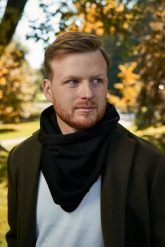Zimowy komin męski Brødrene k3 czarny 9921. Czarne szaliki bez wzorów, z dzianiny. Za 32.45 zł.