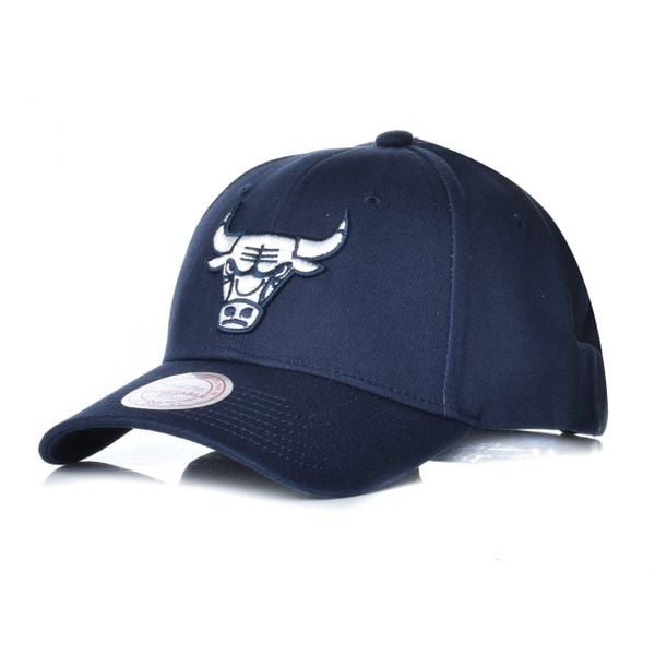 Czapka Chicago Bulls team logo. Niebieskie czapki z daszkiem Mitchell & Ness, bez wzorów. Za 198.50 zł.