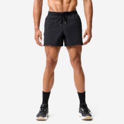 Spodenki do treningu siłowego Domyos. Czarne szorty DOMYOS, m, bez wzorów, z elastanu, sportowe. Za 79.99 zł.