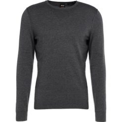 BOSS CASUAL KWASIROS Sweter medium grey. Swetry nierozpinane BOSS CASUAL. W wyprzedaży za 349.30 zł.
