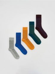 5 pack skarpet - bordowy. Czerwone skarpety Reserved, bez wzorów. Za 59.99 zł.