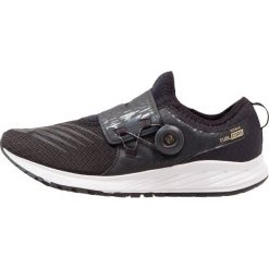 New Balance FUELCORE SONIC Obuwie do biegania treningowe black/gold/thunder. Buty do biegania marki New Balance. W wyprzedaży za 301.95 zł.