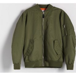 Kurtka bomber z niską stójką - Zielony. Zielone kurtki Reserved, l, bez wzorów, bez kaptura. Za 199.99 zł.