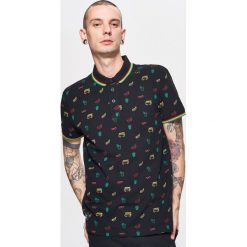 Koszulka polo z mikronadrukiem - Czarny. Koszulki polo marki Cropp, polo. W wyprzedaży za 39.99 zł.
