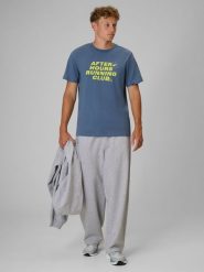 4F T-shirt regular z nadrukiem męski - denim M. Niebieskie t-shirty 4F, m, bez wzorów, z bawełny, bez kołnierzyka, bez ramiączek. Za 59.99 zł.