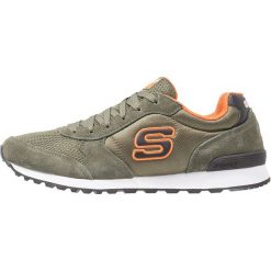 Skechers Sport OG 85 EARLY GRAB Tenisówki i Trampki oliv. Trampki marki Skechers Sport. W wyprzedaży za 233.10 zł.