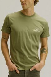 MĘSKA KOSZULKA LEE SMALL LOGO TEE MERCANTILE GREEN 112376520. Zielone t-shirty Lee, m, bez wzorów, bez kołnierzyka, bez ramiączek. Za 79.99 zł.