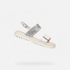 Sandały Geox Model J Sandal Coralie Gir Kolor Biały. Białe sandały Geox, z syntetyku, bez zapięcia. Za 234.99 zł.