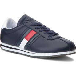 Sneakersy TOMMY JEANS - Retro Flag Sneaker EM0EM00182 Ink 006. Niebieskie buty sportowe casual marki Tommy Jeans, z jeansu. Za 399.00 zł.
