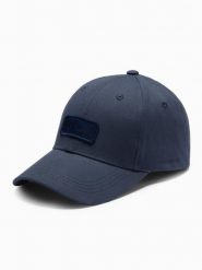 Czapka męska z daszkiem bejsbolówka z patchem – granatowa V2 OM-ACCS-0103 - uniwersalny. Niebieskie czapki z daszkiem Ombre Clothing, z aplikacjami, z bawełny. Za 59.99 zł.