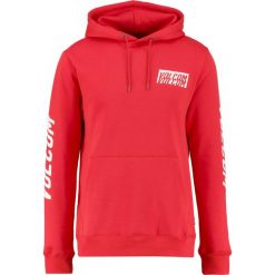 Volcom SUPPLY STONE Bluza z kapturem true red. Bluzy z kapturem marki Volcom, l, z bawełny, z kapturem. W wyprzedaży za 194.25 zł.