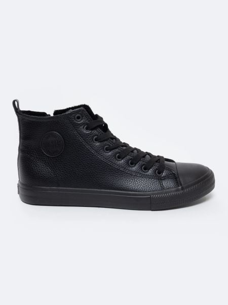 Trampki męskie wysokie ze skóry ekologicznej czarne MM174012 906. Czarne trampki BIG STAR, m, bez wzorów, bez zapięcia. W wyprzedaży za 139.99 zł.