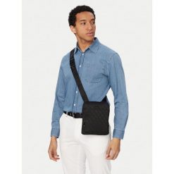 Saszetka Guess. Czarne saszetki i nerki Guess, z aplikacjami. Za 329.99 zł.