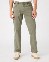 WRANGLER TEXAS STRETCH MĘSKIE SPODNIE MATERIAŁOWE SEA TURTLE W121Y6G31 112145776. Niebieskie spodnie materiałowe Wrangler, l, bez wzorów, z materiału. Za 199.99 zł.