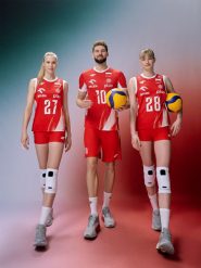 4F Koszulka meczowa replika męska 4F x Polska Siatkówka - czerwona XS. Czerwone t-shirty 4F, m, bez wzorów, z dzianiny, bez kołnierzyka, bez ramiączek. Za 199.99 zł.