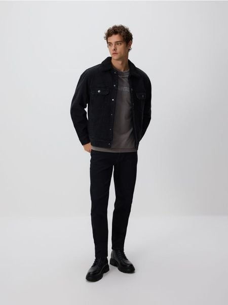 Jeansowa kurtka sherpa - czarny. Czarne kurtki Reserved, l, bez wzorów, z denimu, bez kaptura. Za 239.99 zł.