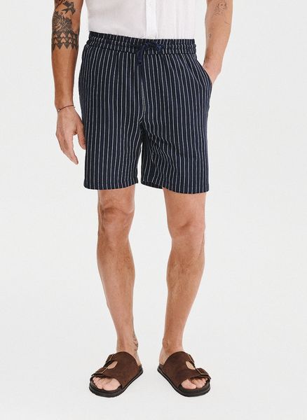 PAKO LORENTE - Granatowe spodenki męskie w prążek z lnem. Szorty Pako Lorente, m, bez wzorów, z bawełny. Za 99.99 zł.