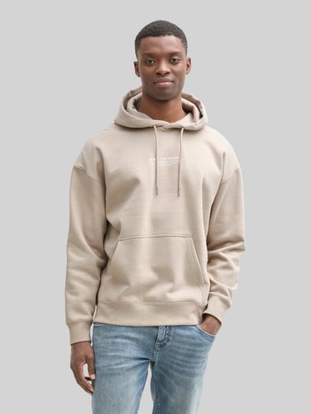 Męska Bluza Tom Tailor Relaxed Printed Hoodie Light Dove Grey 1045580 11754. Szare bluzy Tom Tailor, l, bez wzorów, bez kaptura. Za 139.99 zł.