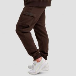 Joggery męskie fitness cargo regular Utility Brown. Brązowe joggery i bojówki GYMBEAM, m, bez wzorów, z bawełny, sportowe. Za 118.90 zł.