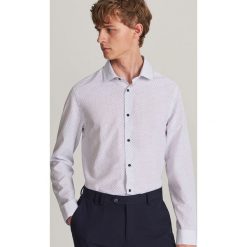Koszula slim fit z drobnym nadrukiem - Biały. Koszule Reserved. Za 99.99 zł.