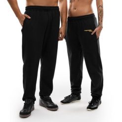 Męskie spodnie joggery Rayo Club Lifestyle Siroko RC Draft Black. Czarne joggery i bojówki SIROKO, m, bez wzorów, z bawełny, biznesowe. Za 169.00 zł.