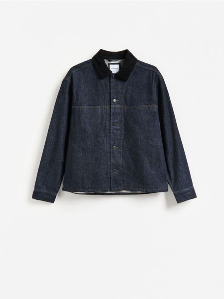 Jeansowa kurtka z kołnierzem - granatowy. Niebieskie kurtki Reserved, l, bez wzorów, z denimu, bez kaptura. Za 169.99 zł.