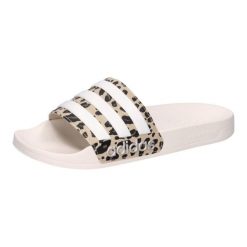 Klapki basenowe adidas Adilette Shower. Białe klapki Adidas, z materiału. Za 147.00 zł.