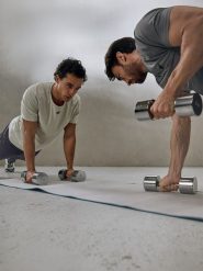 4F Koszulka treningowa regular szybkoschnąca męska - biała XL. Białe t-shirty 4F, m, bez wzorów, bez kołnierzyka, bez ramiączek. Za 99.99 zł.