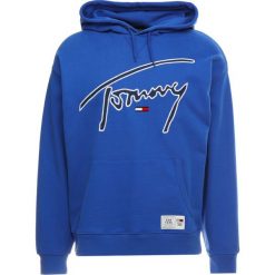 Tommy Jeans SIGNATURE HOODY Bluza z kapturem surf the web. Bluzy marki Tommy Jeans. Za 419.00 zł.