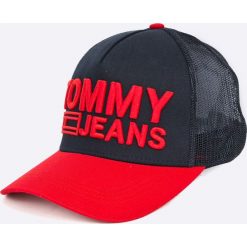 Tommy Jeans - Czapka. Czapki z daszkiem marki Tommy Jeans. W wyprzedaży za 139.90 zł.