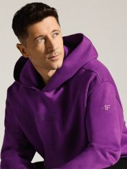 4F Bluza dresowa oversize z kapturem męska 4F x Robert Lewandowski - fioletowa XXL. Fioletowe bluzy z kapturem 4F, m, bez wzorów, z bawełny, z kapturem. W wyprzedaży za 119.99 zł.