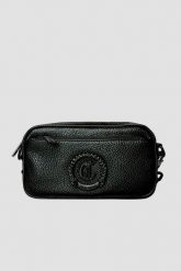 JUST CAVALLI Czarna saszetka JC Logo Metal Circle - Style 2. Czarne torby na ramię Just Cavalli, bez wzorów, ze skóry, bez dodatków. W wyprzedaży za 499.99 zł.