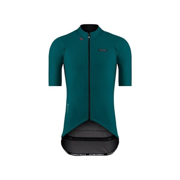 Kurtka przeciwwiatrowa Etxeondo Dena Gore-Tex. Zielone kurtki ETXEONDO, na jesień, s, bez wzorów, z gore-texu, bez kaptura. Za 623.00 zł.