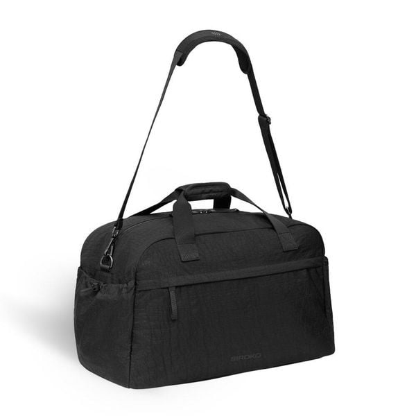 Torba sportowo-podróżna typu duffel Fitness Siroko Surplus Black. Czarne torby na ramię SIROKO, bez wzorów, z materiału, na ramię, duże, bez dodatków. Za 254.00 zł.