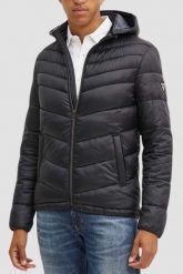 GUESS Czarna męska kurtka z kapturem Super Light Puffa Jacket. Czarne kurtki Guess, l, z aplikacjami, z syntetyku, z kapturem. W wyprzedaży za 439.99 zł.