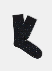 Skarpetki w kreski i kropki P000B-SX-519-C. Białe skarpety Pako Lorente, bez wzorów. Za 39.99 zł.