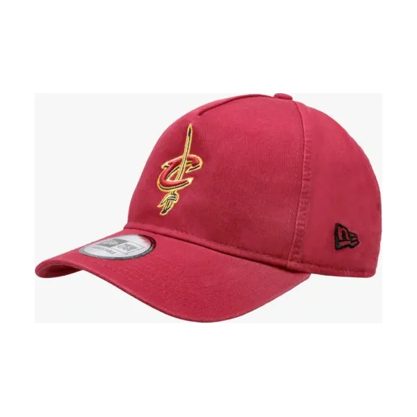 New Era Czapka Washed A Frame Cleveland Cavs Cleveland Caval , bordowy, rozmiar ONE-SIZE. Czerwone czapki z daszkiem New Era, bez wzorów, z materiału. W wyprzedaży za 59.99 zł.