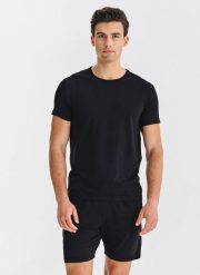 PAKO LORENTE – Czarna piżama męska z bawełną. Czarne piżamy Pako Lorente, m, bez wzorów, z bawełny, bez ramiączek. Za 139.99 zł.