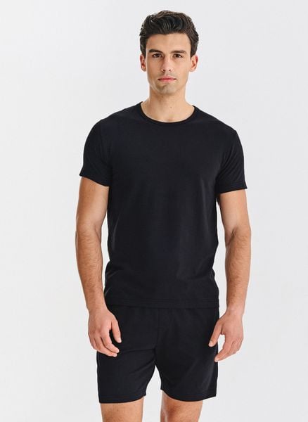 PAKO LORENTE – Czarna piżama męska z bawełną. Czarne piżamy Pako Lorente, m, bez wzorów, z bawełny, bez ramiączek. Za 139.99 zł.