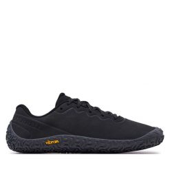 Trekkingi Merrell. Czarne buty trekkingowe Merrell, bez wzorów, bez zapięcia. Za 379.99 zł.