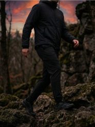 Spodnie jogger sportowe - czarny. Czarne joggery i bojówki Sinsay, l, bez wzorów, sportowe. Za 69.99 zł.